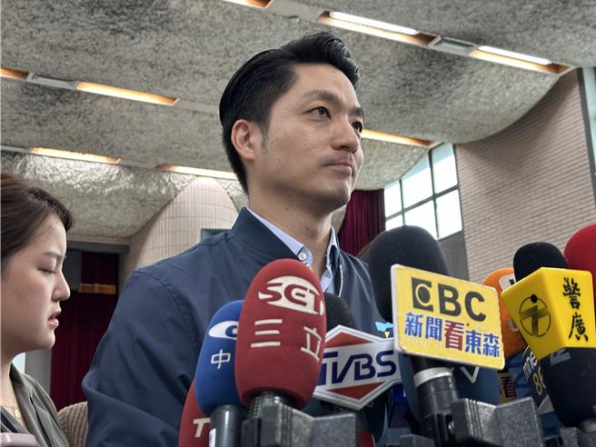 针对近日北市校园发生的体罚及性平案，台北市长蒋万安3日受访时表示，第一时间教育局都有即刻掌握，都会依照相关规定处理，该怎么做就怎么做。（丁上程摄）