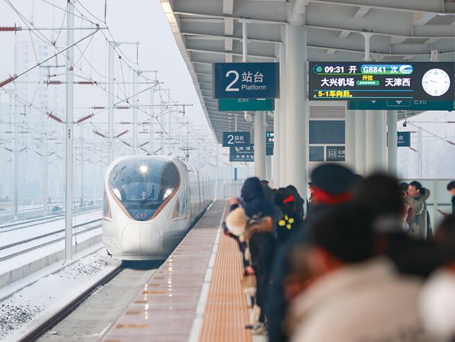 大陆京沪高速2023年实现营收406.83亿元人民币，同比增长110.40％。（中新社）