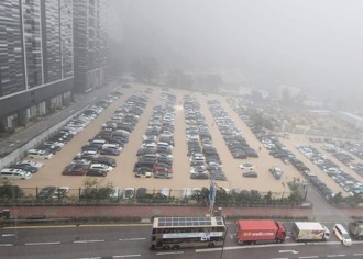 香港紅色暴雨警告！爆淹水災情下午停課 已逾百汽車泡湯