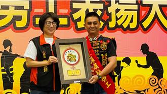 疫情期間義務當部落代購員 綠衣天使獲頒模範勞工