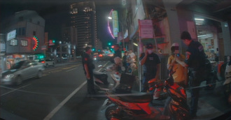 泰籍移工酒駕低頭滑手機 遭南市特警查獲送辦