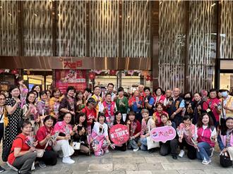 竹市民團發康乃馨揪看電影《惡女》 民眾直呼劇情超寫實