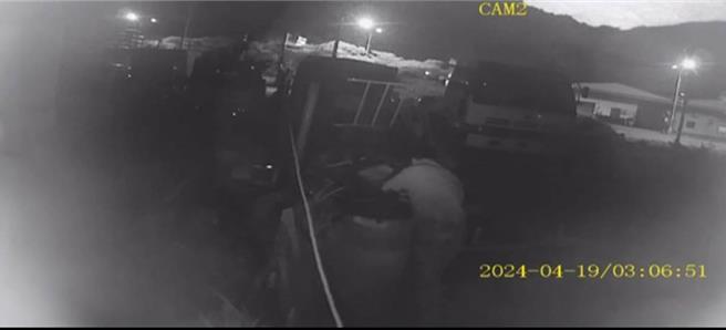 林姓竊嫌趁著夜色掩護，在4月19日潛入彰化市彰興路的一處工地，竊得價值約4萬5000元汽車零件。（民眾提供／葉靜美彰化傳真）