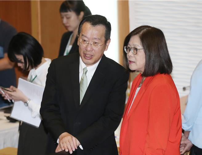 新阁员策励营口风紧 顾立雄反问媒体这一句。（姚志平摄）