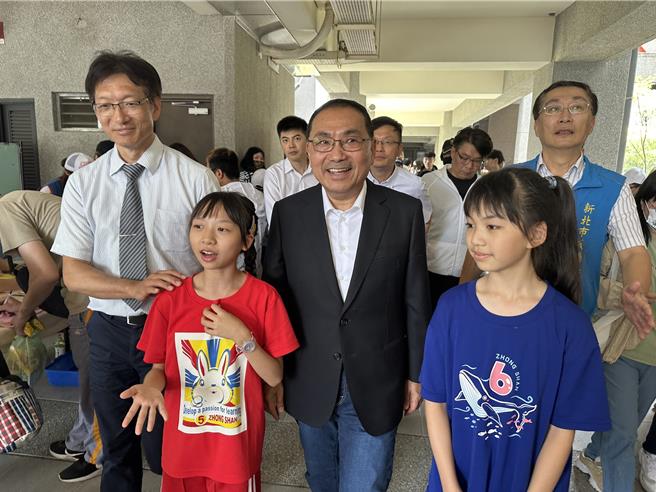 侯友宜今上午出席板桥区中山国小校舍改建启用典礼及建校66年校庆运动会。（高钧麟摄）