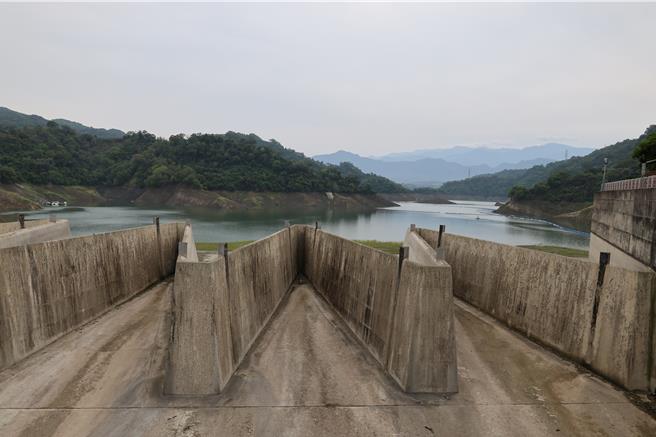 苗栗县鲤鱼潭水库蓄水率已回升至52.57％，有效蓄水量回到6千万吨大关。（谢明俊摄）