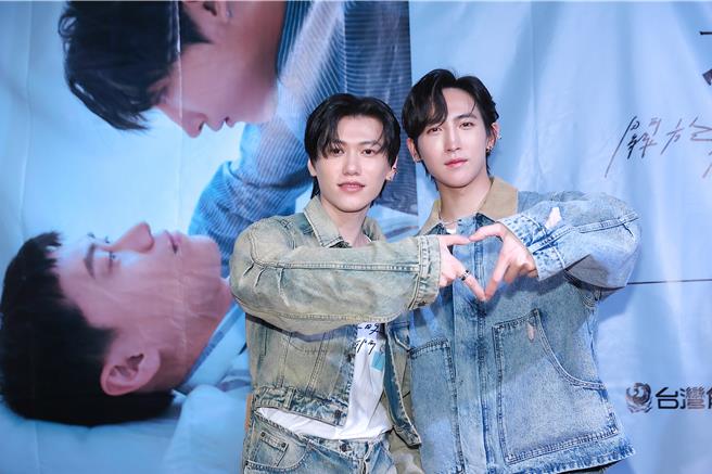 邱宇辰（左）和黄宏轩今出席签书会，戏里戏外都CP感十足。（罗永铭摄）