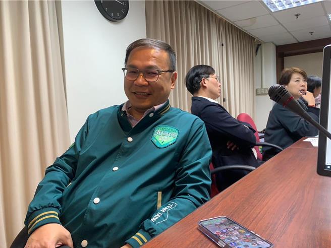 民進黨政策會執行長王義川大酸，附隨組織爭先恐後想要立大功。（示意圖／摘自王義川粉絲專頁）