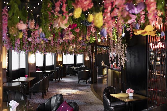 「美丽时刻 母亲节独家Spa」住房专案，含早餐、下午茶以及晚间鸡尾酒欢乐时光，还可至「李白居」期间限定的Dream Bar享用迎宾精选特调。(台北远东香格里拉提供)