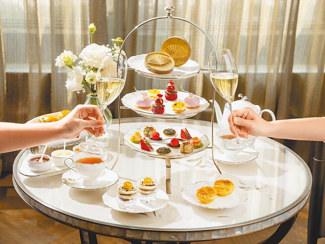 「青隅」於5月1日至6月30日間首度推出集結酒店各餐廳主廚巧手打造之下午茶饗宴。（喝酒勿開車）（台北文華東方酒店提供）