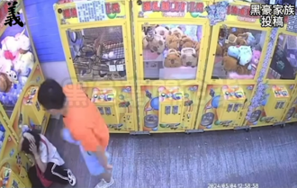 女子娃娃機店遭暴打「真粗殘」影片震撼台中   警喊話她快出面