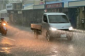澎湖雷雨狂炸「天色秒黑」16航班1510人受影響