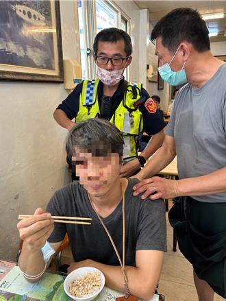 台中男用餐到一半突「石化」　眾人嚇壞竟是這原因