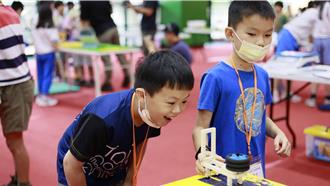 北市首辦國小STEAM科學小創客競賽 35隊68選手競技