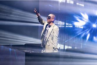 大Ｓ献花篮力挺老公办专场「俊俊我爱你」 具俊晔甜回：「我爱杉菜」