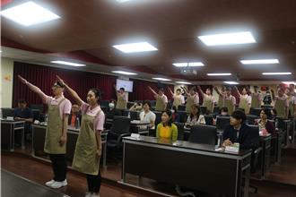 康寧大學長照系辦理授裙典禮 為國家培養長照人才