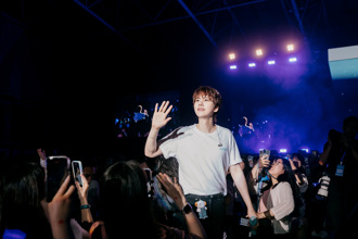 圭賢合體八三夭阿璞收兔耳髮箍　只唱情歌喊台下粉絲「起床」