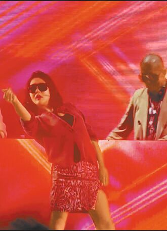 具俊晔开电音派对 小S热舞掀高潮