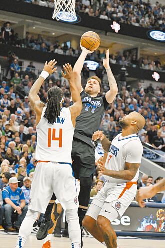 NBA》東契奇、厄文領軍 獨行俠擊沉快艇