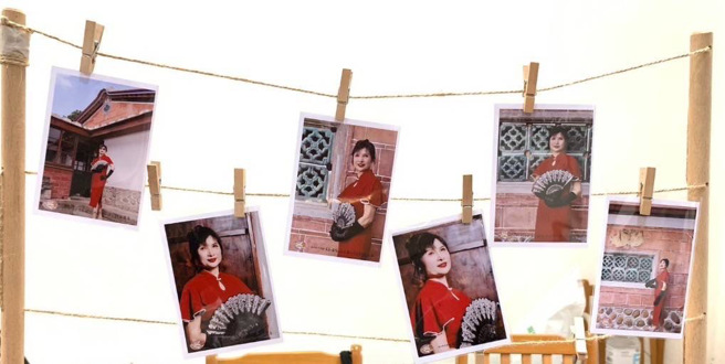 「妈妈沙龙照/服装扮妆」搭配拍贴机，参与民眾可以将纪念照片洗出来带回家。(照片/玄奘大学提供)