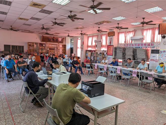 活動現場設置專人受理與說明及影像查詢。（林業保育署新竹分署提供／李京昇苗栗傳真）