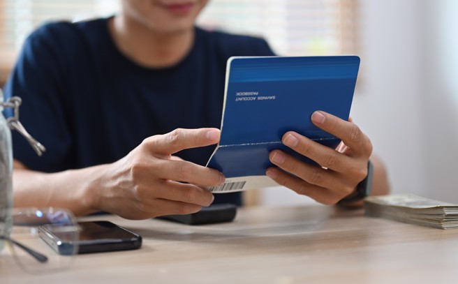 理財達人「金倍倍」回憶，過去曾幫一名外表不起眼的阿伯報稅，沒想到對方的應繳稅額為3000多萬。（示意圖，shutterstock／達志）