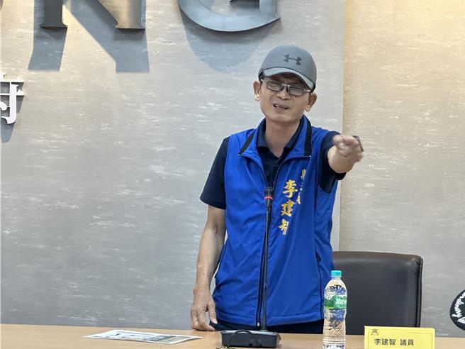 台东县议员李建智要求马偕医院修正规画，否则将率民眾抗议。（蔡旻妤摄）