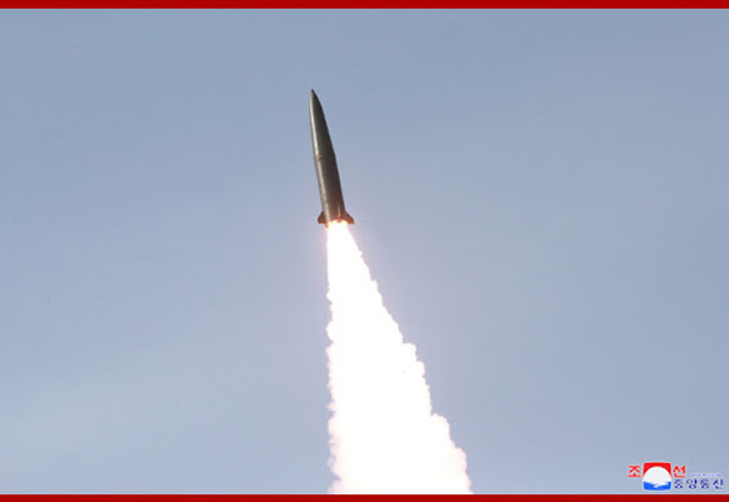 火星11飞弹外型与俄罗斯伊斯坎德尔很类似。(图/北韩通讯社)