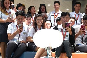 菲律宾城市大学毕旅来台参访 AI科技体验让学生惊艷