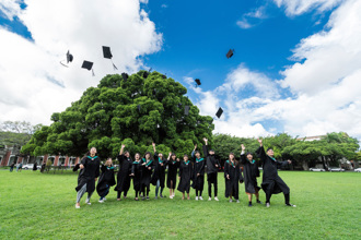 職場競爭力UP！全臺大學就業出路口碑榜Top 10　唯一上榜私校是這所