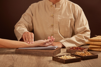 醫師揭密調理心法！中醫也能調養的十大科別　阿茲海默、減重、痛風都OK