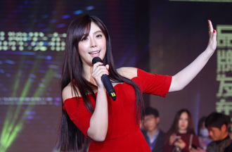 陸宅男女神自評第一「卻收最低市場評級」崩潰淚罵製片