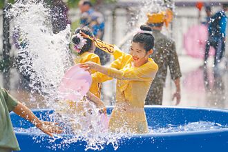 雲南潑水節爆紅