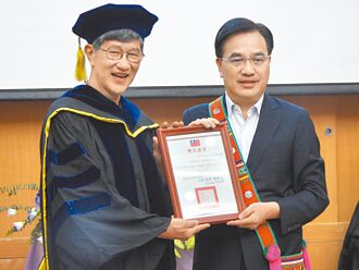 花蓮 名導虞戡平 獲原民最高榮譽獎章