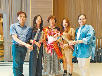 兼3份工養4兒女 趙秋美獲頒模範母親