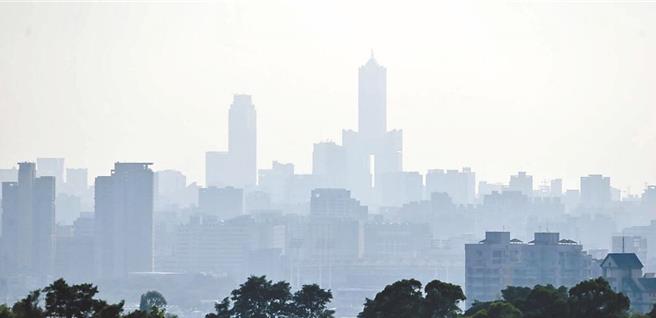 环境部明日将召开第3次碳费费率审议会。（本报资料照片）