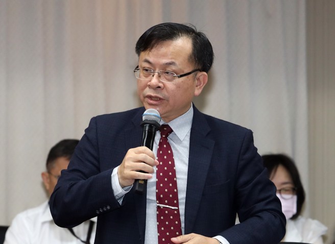 立法院交通委員會「鏡電視申設及後續爭議調閱專案小組」6日討論文件調閱目前進度及後續處理等相關事宜，列席的NCC主委陳耀祥（圖）回應立委提問。（劉宗龍攝）