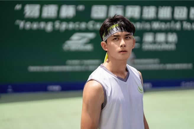 吴磊《爱情而已》演绎职业球员，被称为「被演员耽误的运动员」。（中天娱乐台提供）