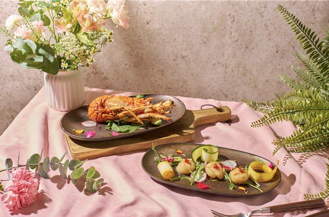 布納咖啡單人套餐還可用優惠價格299元，加購半隻鮮美的龍蝦。（布納咖啡提供／朱世凱台北傳真）