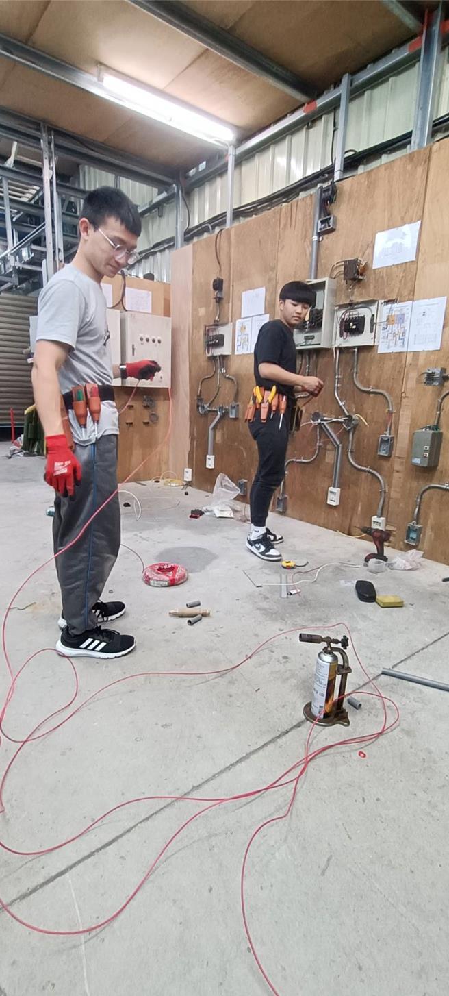 學生利用暑假積極練習。（校方提供／李京昇苗栗傳真）