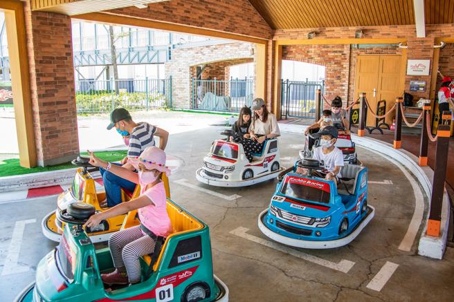 铃鹿赛道乐园为欢庆母亲节，5月10日至5月12日，推出亲子同乐快乐分享券两组520元。（SKM Park Outlets提供）