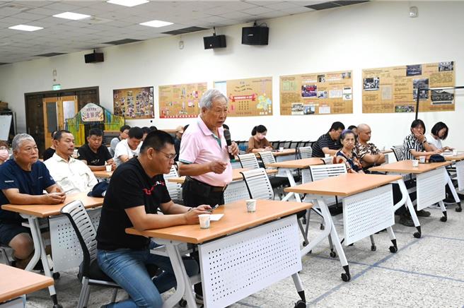 蜂农心痛说，近年气候异常，蜂蜜採收状况不稳，加上天气骤变，易使蜜蜂生病，不少蜂农准备转行。（马文君提供／杨静茹南投传真）