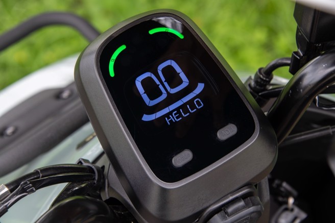 仪表的样式带有诙谐的趣味，图为迎宾模式。（陈大任摄）