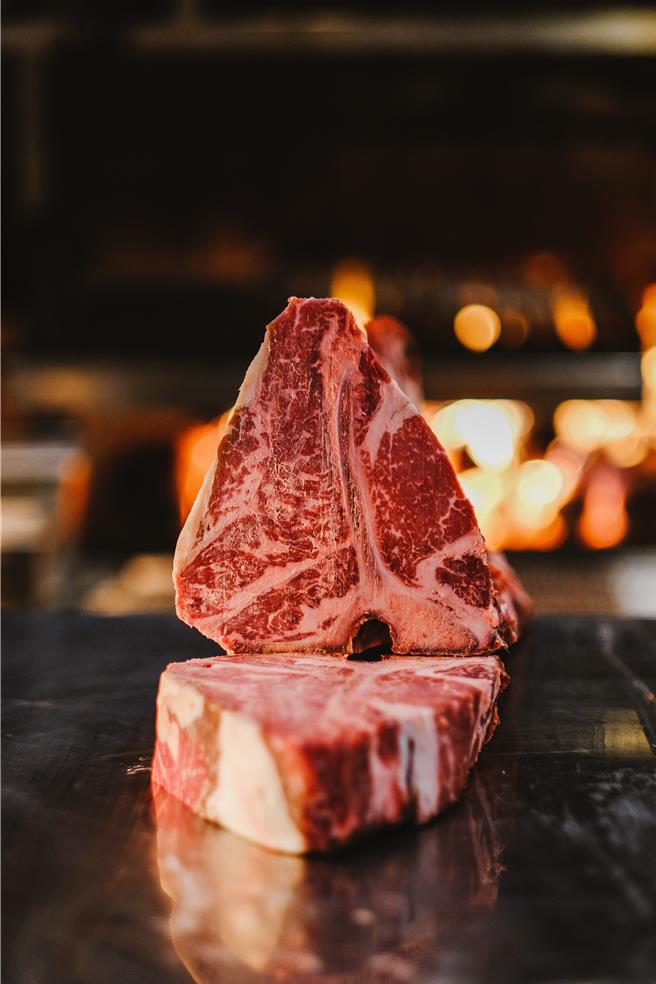 48oz Porterhouse 红屋牛排。（WILDWOOD提供／吴娮翎台北传真）