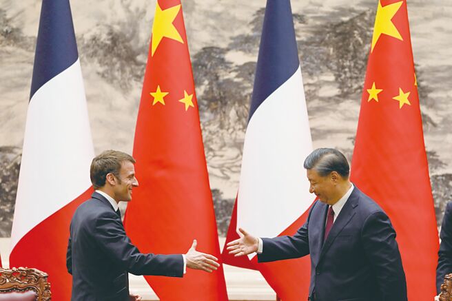 大陸國家主席習近平（右）5日展開歐洲三國之行，首站將會見法國總統馬克宏。圖／美聯社