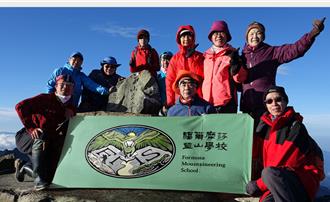 八旬長者勇登玉山 漸進式肌力訓練助圓夢