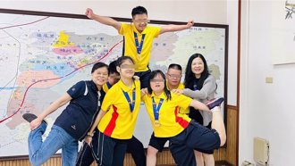 苗特教學校啦啦隊世界賽奪金 頭份市長接見表揚學子