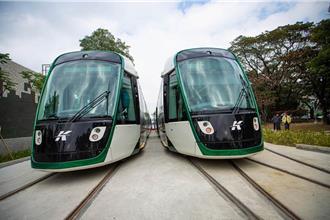 高雄轻轨标案厂商硬塞礼盒 官员打开惊见「金光闪闪」