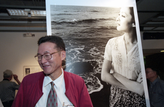 李敖、胡因夢昔「戀人變仇人」 她生日他送50朵玫瑰明褒暗貶藏這意