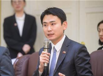 上比特王节目评论引怒火！绿委陈冠廷提告  议员何子凡获不起诉